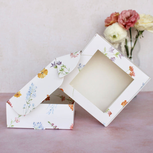 PLATA SIN FRASE / MAMÁ 2026